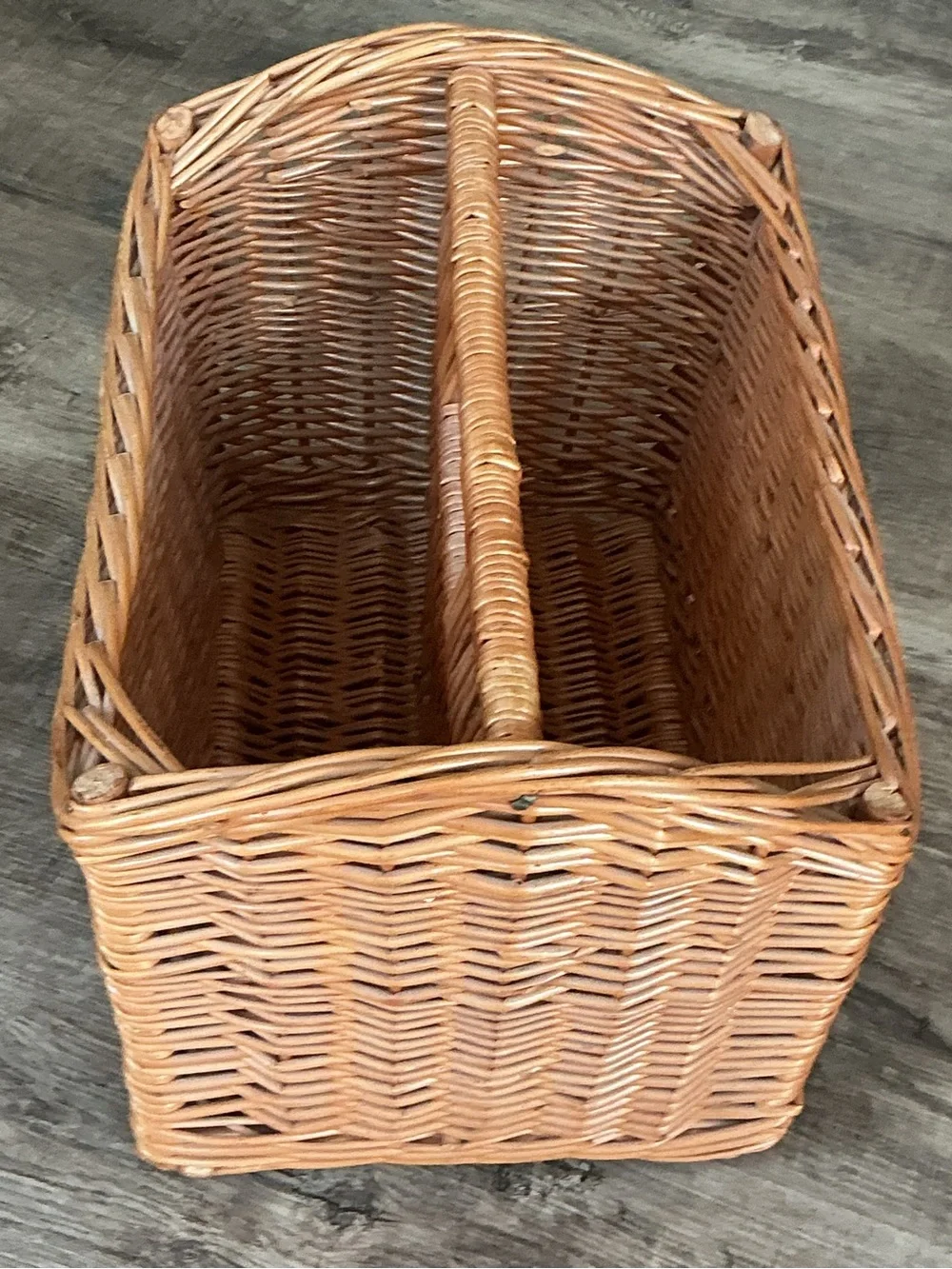 Vintage Wicker Magazine Rack Divided Storage Basket Boho Rattan Vinyl Holder 16”
